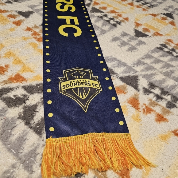 Seattle Sounders Scarf - Picture 5 of 8
